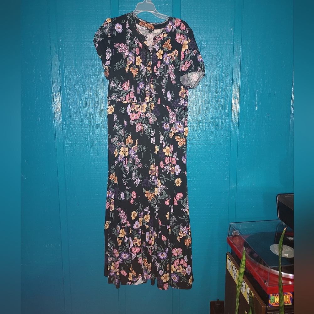 Torrid Floral Black Dress Sz 1 Pockets
